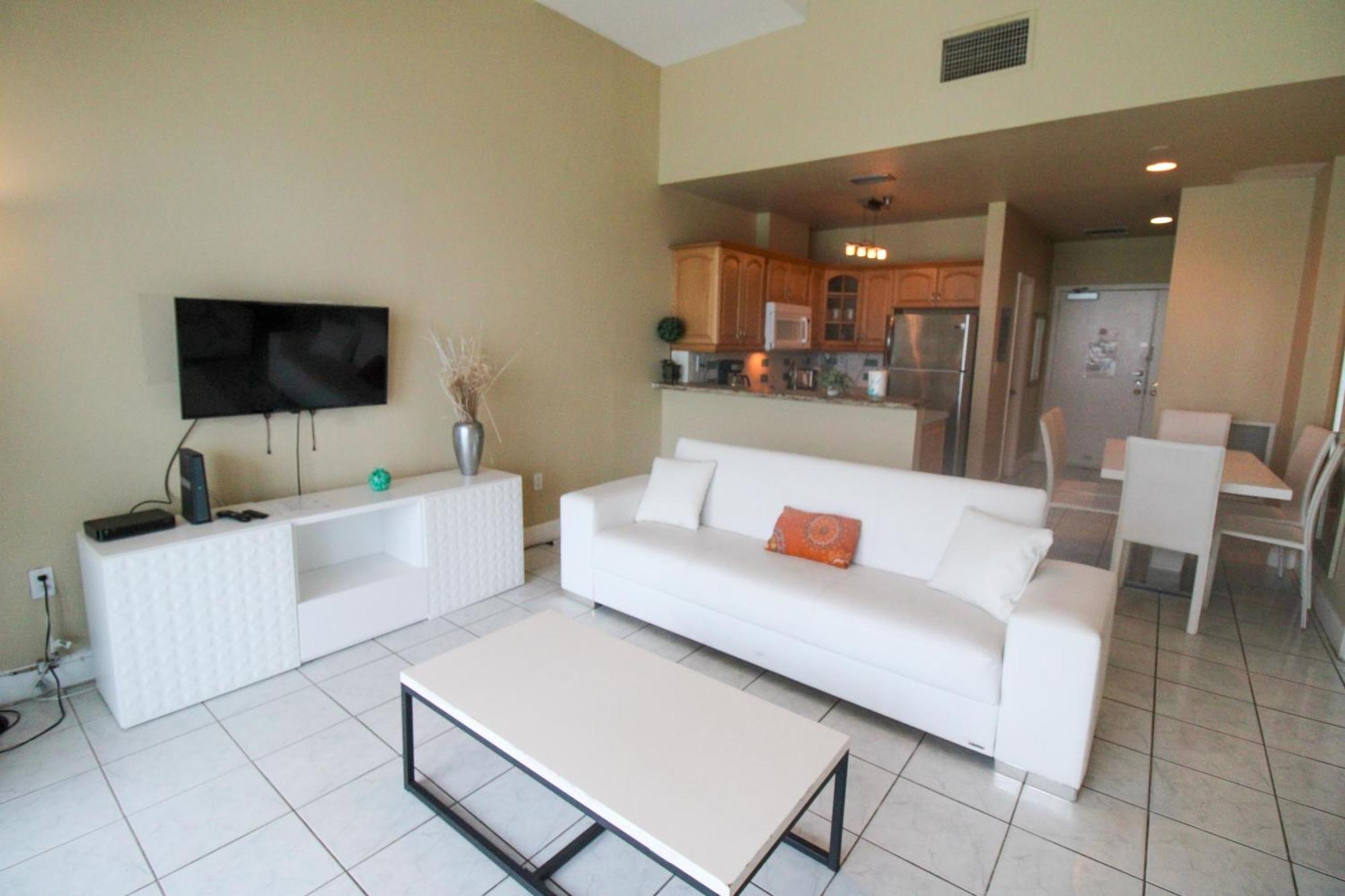Casa vacanze Castle Ph2 Balcony Oceanfront Condo, Access, Pool, Tennis, Free Parking Miami Beach