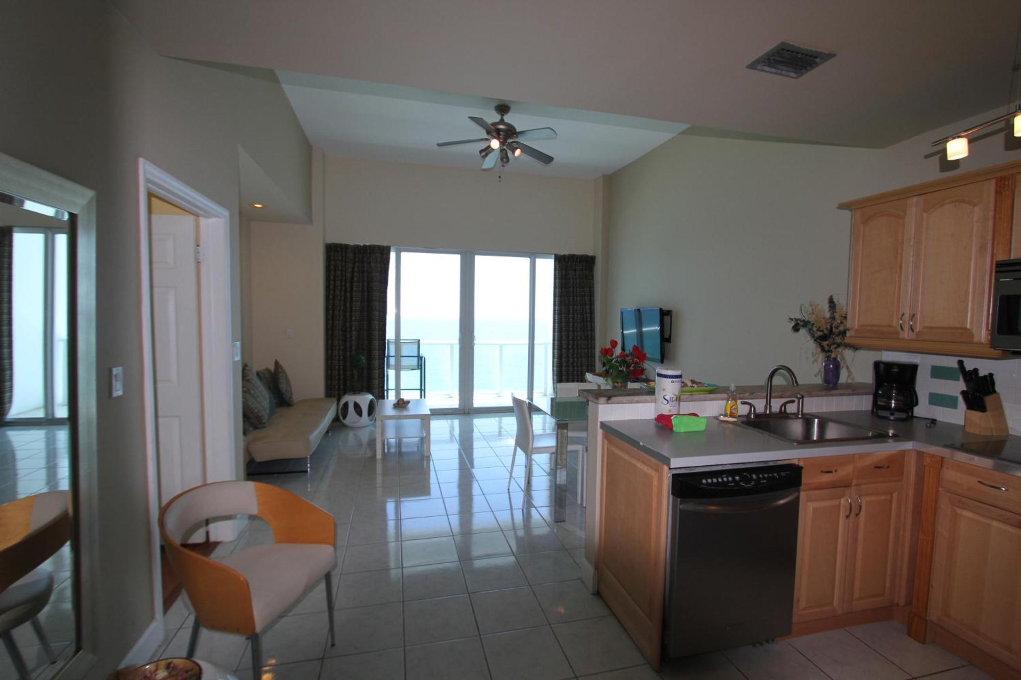 Castle Ph2 Balcony Oceanfront Condo, Access, Pool, Tennis, Free Parking *